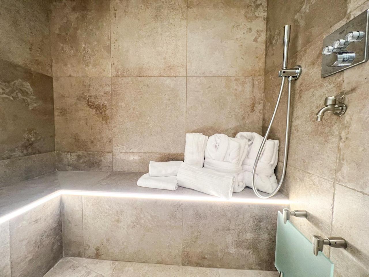 Le Switch Souplex Avec Hammam Privatif Apartment Lille Luaran gambar